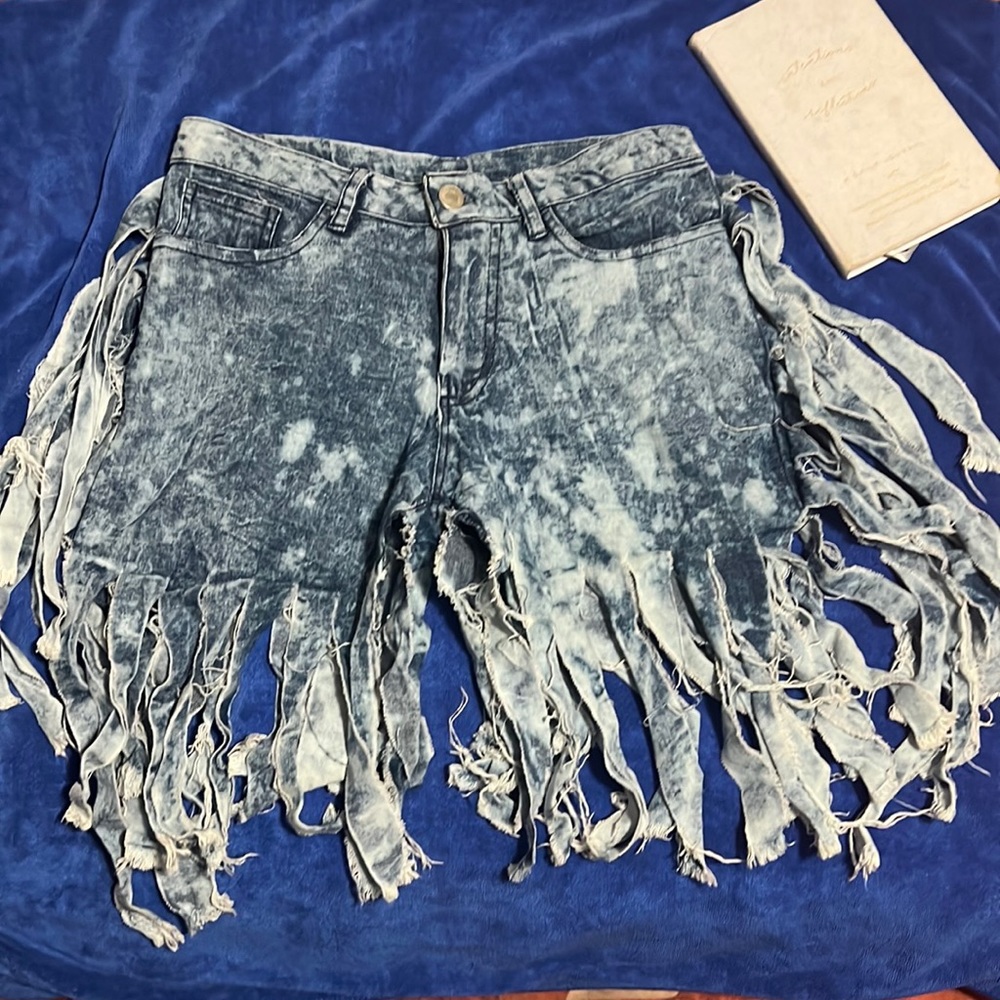 Shake-Somethin Distressed Jean-Shorts